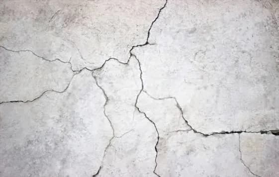 Kenapa Dinding Rumah Bisa Retak? Kenali Penyebab dan Solusinya