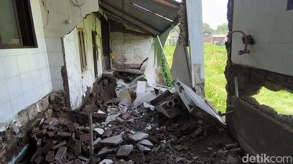 Kenali Tanda-Tanda Tanah Amblas di Sekitar Pondasi Rumah dan Bahayanya